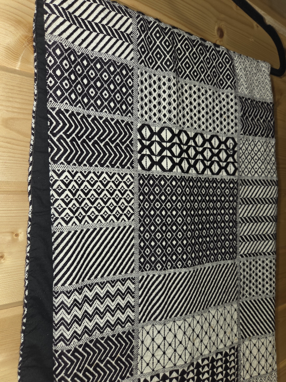 Black & White Geometric Table Runner - - Picture 2 of 3